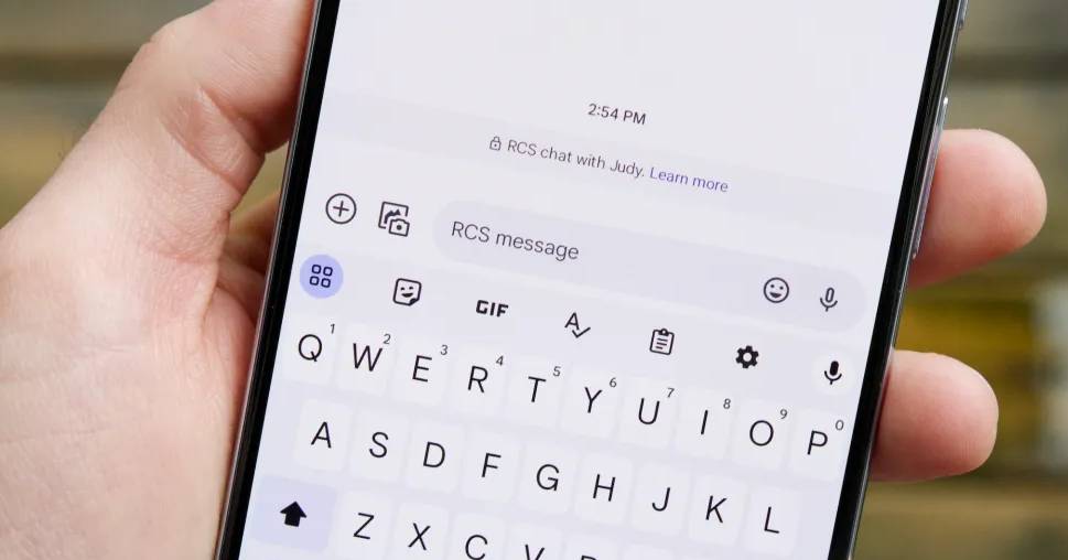 rcs-business-messaging-on-android-phone-chat-interface